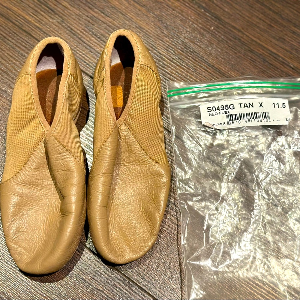 Bloch Girls' Tan Neo-Flex Slip On Leather Jazz Shoe